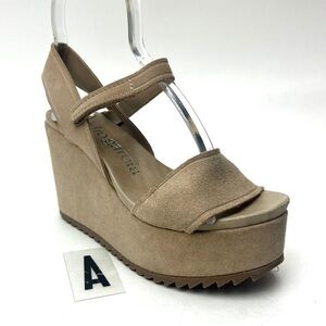 PEDRO GARCIA Dorothy' Wedge sz 4.5